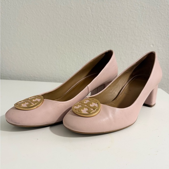Tory Burch Chelsea Blush Flats with Gold Emblem - Picture 4 of 9